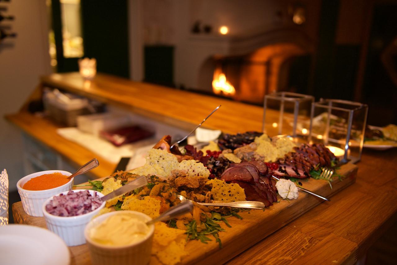 Pine Bay Lodge Person Eksteriør billede