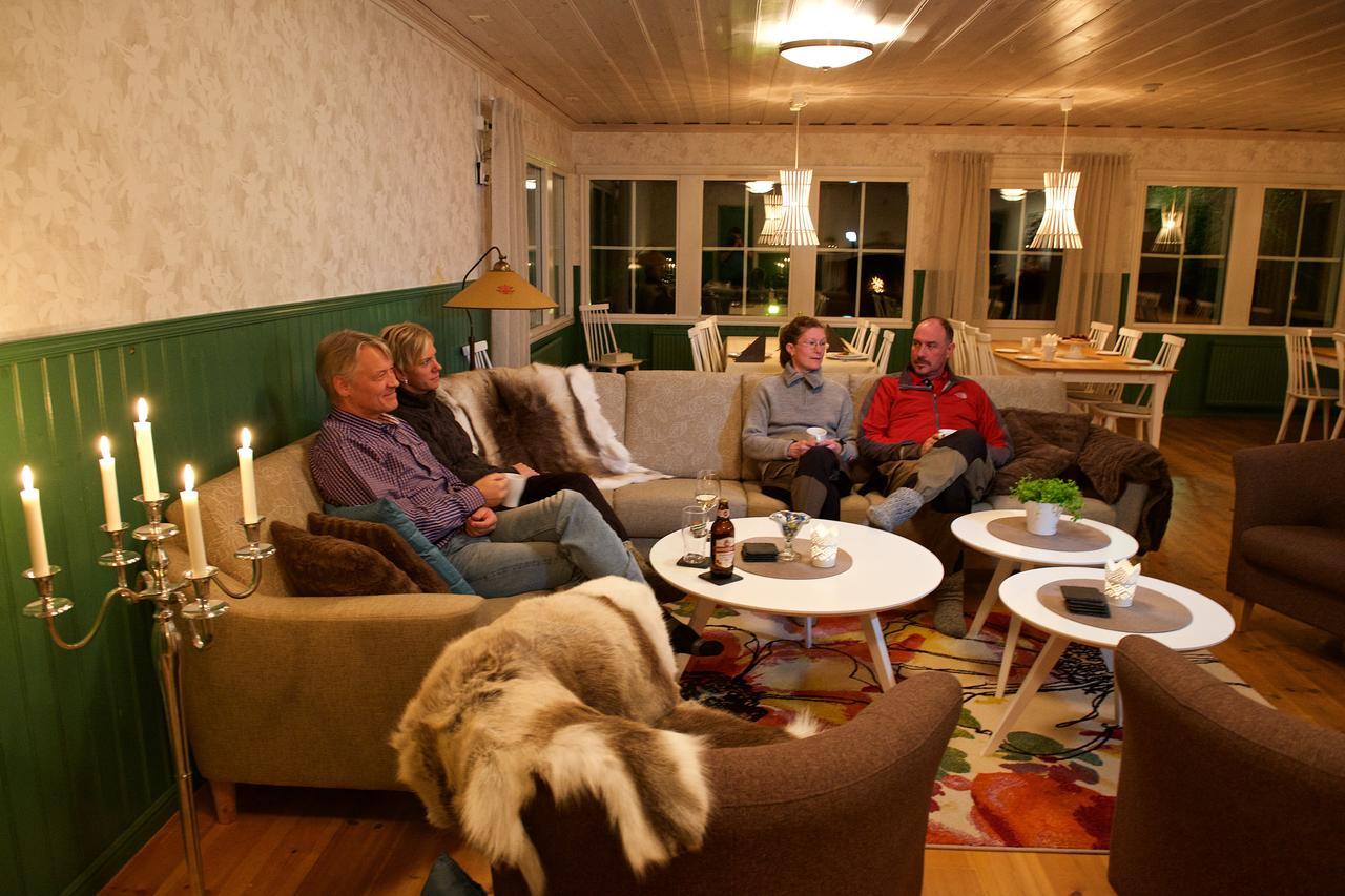 Pine Bay Lodge Person Eksteriør billede