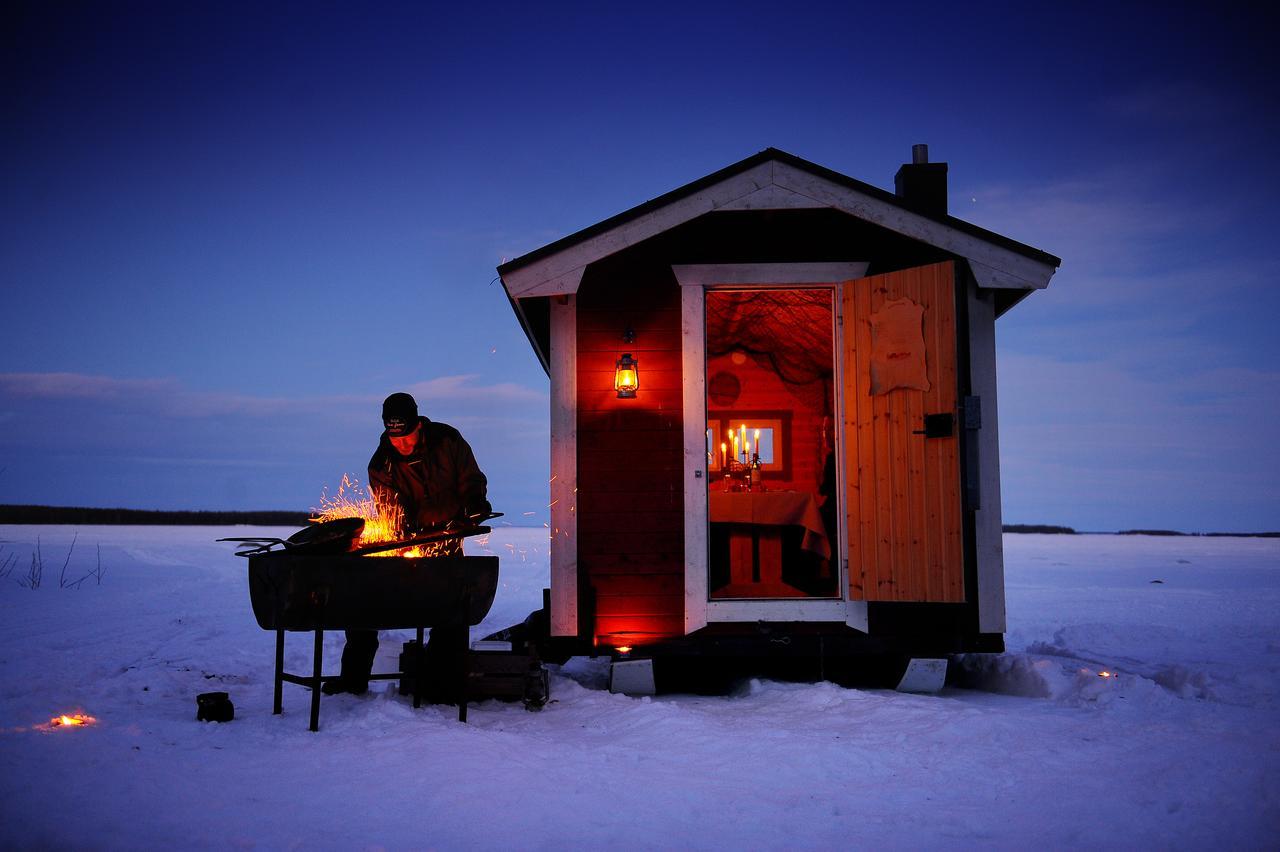 Pine Bay Lodge Person Eksteriør billede